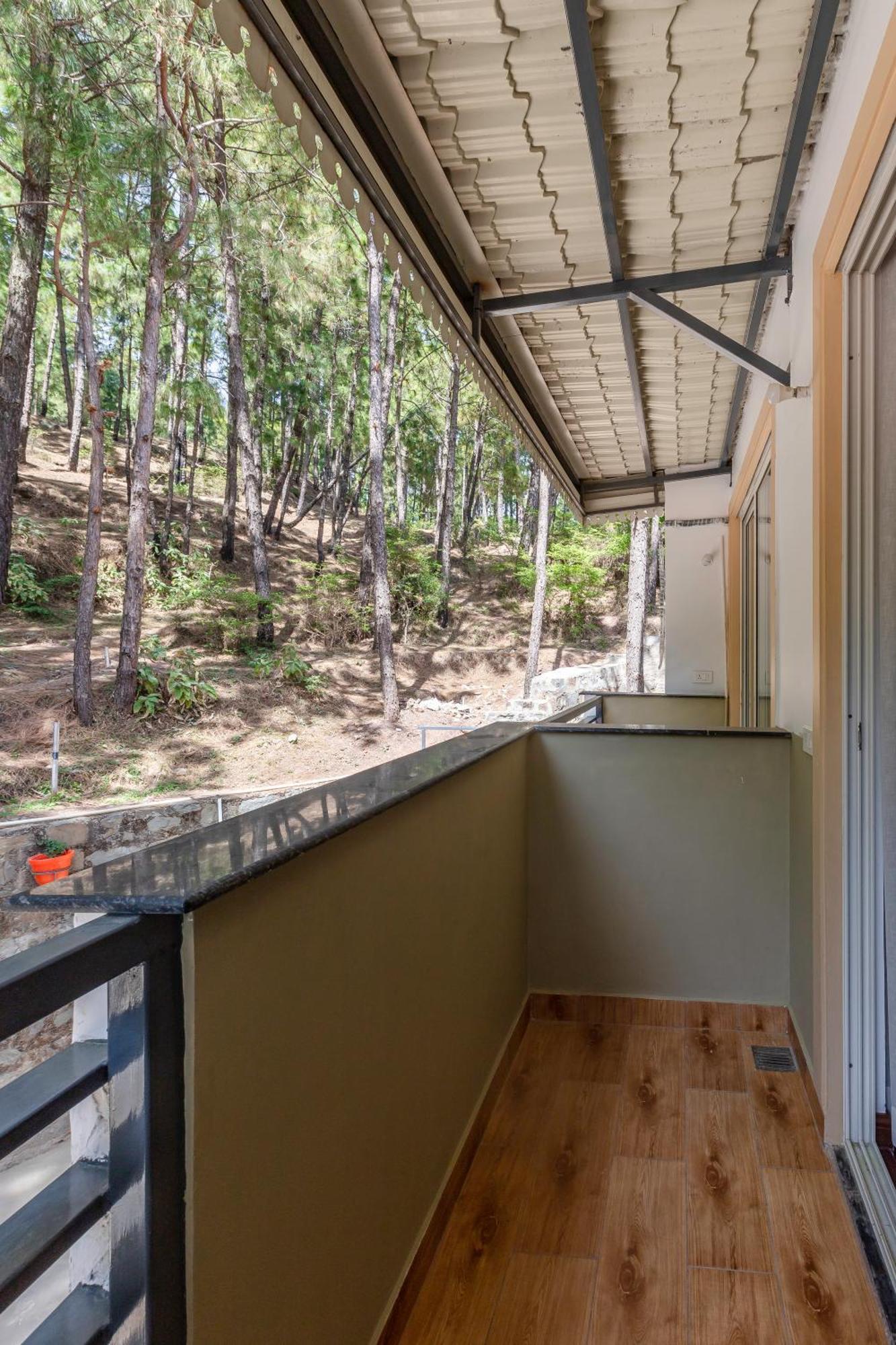 Appartamento Pine Maderas By Embrace Kasauli Esterno foto